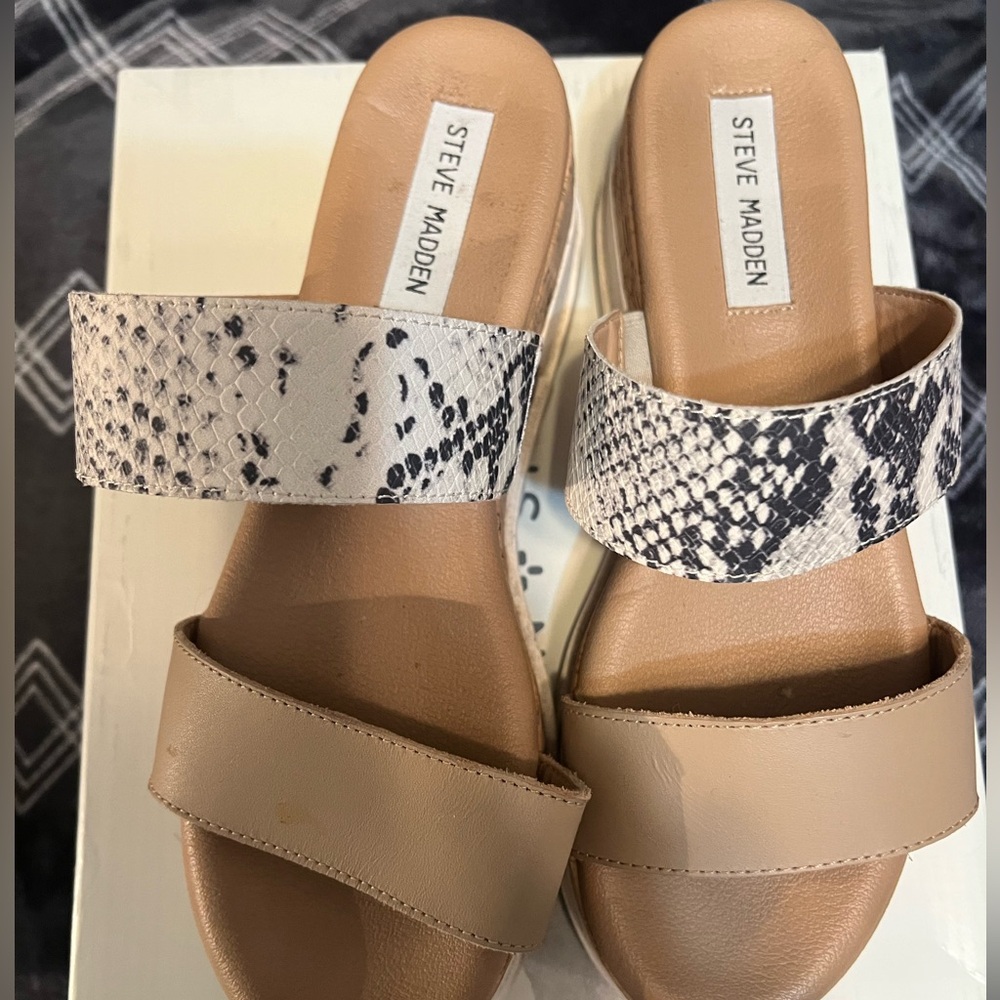 Steve Madden Women's Tan and Snake Print Sandals